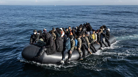 Великобритания может депортировать просителей убежища в бывшую советскую республику – The Times – RT World News