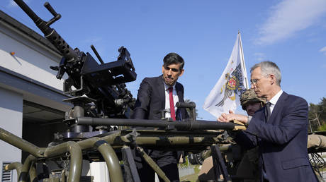 Великобритания переведет промышленность на «военный режим» – премьер-министр – RT World News