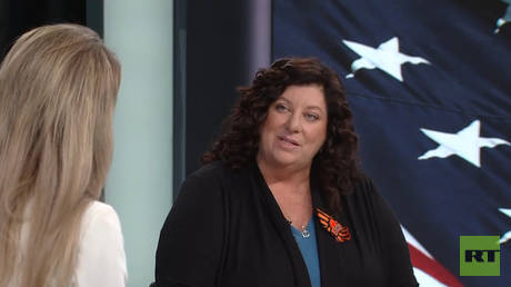 Байден использует ФБР и Министерство юстиции в качестве оружия против американцев – Тара Рид – RT World News