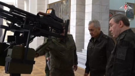 Глава Минобороны России осматривает новое вооружение для борьбы с дронами (ВИДЕО) — RT Россия и бывший Советский Союз