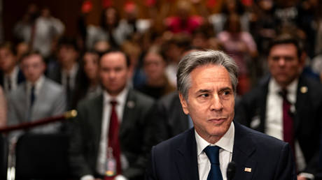 Главный дипломат США говорит, что иранскому народу «лучше» без президента Раиси — RT World News