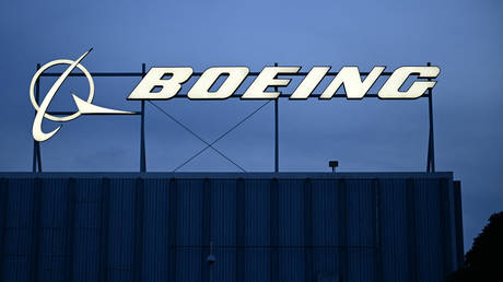 Китай вводит санкции против американских производителей оружия — RT World News