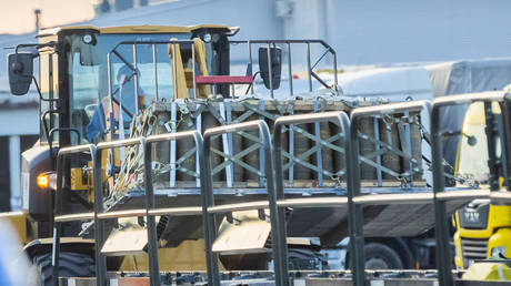 Пентагон подробно рассказал о новой поставке оружия в Украину — RT World News