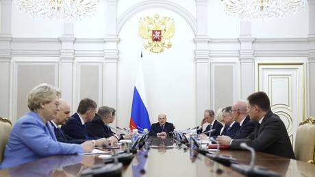 Правительство России уходит в отставку — RT Россия и бывший Советский Союз