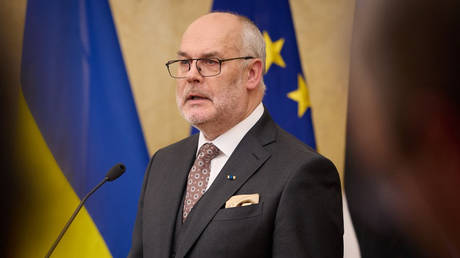 Президент государства ЕС обещает поставить Россию «на колени» — RT Россия и бывший Советский Союз