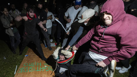 СМОТРЕТЬ еще один американский университет в хаосе из-за протеста в Газе — RT World News