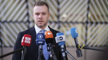 Страны Балтии поддерживают отправку войск НАТО в Украину — RT World News