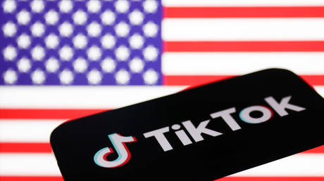 TikTok подает в суд на правительство США — RT Business News