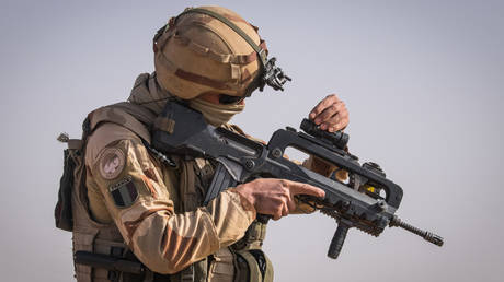 Первые французские войска направляются в Украину — депутат — RT Россия и бывший Советский Союз