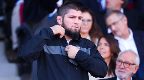 Российские полицейские обыскали спортзал Хабиба (ВИДЕО) — RT Russia & Former Soviet Union