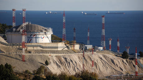 Российские нефтяные доходы продолжают расти – Bloomberg — RT Business News