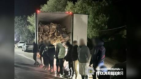 Draft dodgers caught in refrigerator truck trying to escape Ukraine — RT Russia & Former Soviet Union