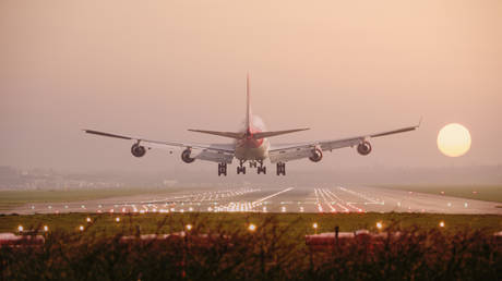 UK travel alerts issued worldwide — RT World News