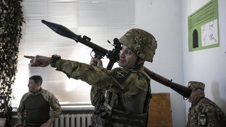 Все сотрудники призывных пунктов имеют право открывать огонь в целях "самообороны"