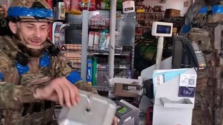 Ukrainian troops loot Russian supermarket (VIDEO) — RT Russia & Former Soviet Union