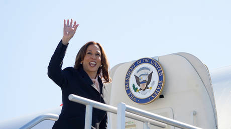 Харрис назвала Трампа "фашистом"