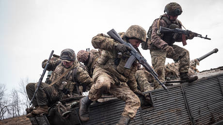 Украинская оборона "рушится" в Донбассе - FT