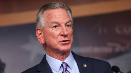 Россия выигрывает с "тремя тачдаунами" - сенатор США