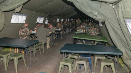 Украинские солдаты уходят в самоволку во Франции - AFP