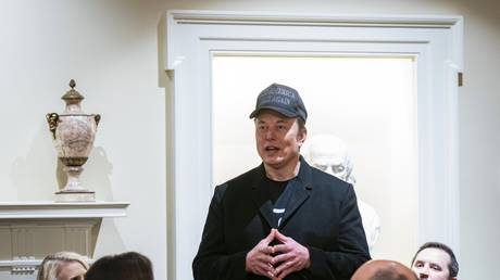 Маск хочет от Зеленского "действий, а не слов"