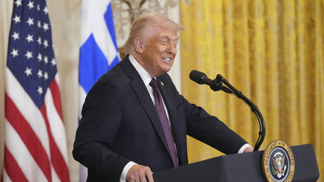 Трамп приветствует "прогресс" на Украине