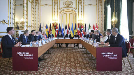 Стармер объявил о создании "коалиции желающих" для ввода войск в Украину