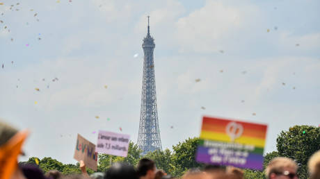 США требуют от французских компаний отказаться от DEI-программ: эскалация ценностного конфликта