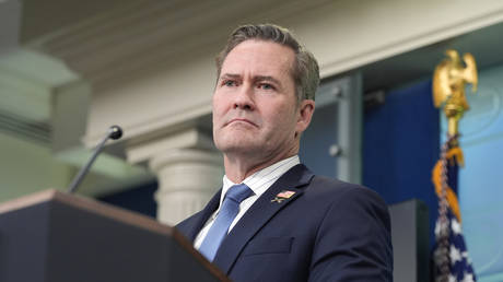 "Сигналгейт": Белый дом отвергает давление на советника по национальной безопасности