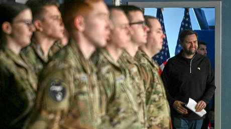 США усиливают присутствие в Арктике: Вэнс анонсирует "сделку" по Гренландии на фоне растущей конкуренции с Россией и Китаем