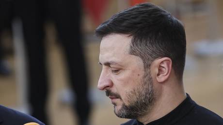 Зеленский объявляет о призыве в армию молодых людей