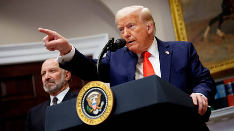 Зеленский брал деньги у Байдена "как конфеты у ребенка" - Трамп