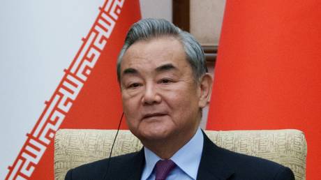 Китай призывает к комплексному урегулированию украинского кризиса через переговоры