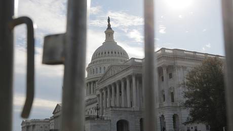 Демократы США пытаются связать Трампу руки: новый законопроект о жёстких санкциях против России