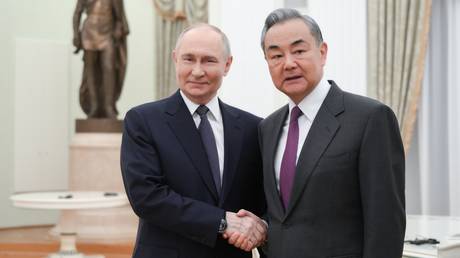 Российско-китайские отношения не представляют угрозы для других стран - Пекин