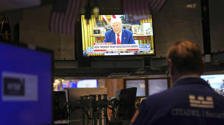 Трамп объявляет тарифную паузу после рыночного обвала: "Люди слишком напуганы"