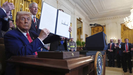 "104% и никаких уступок": Трамп ужесточил тарифную войну с Китаем