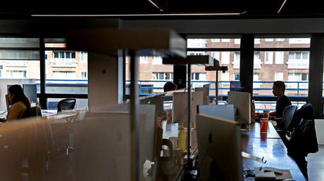 TCS под прицелом: расследование дискриминации при увольнениях в США и Великобритании