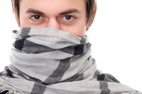 Белый шарф и заточенная отвёртка: как волгоградский маньяк терроризировал город, пока его не вычислили по голосу