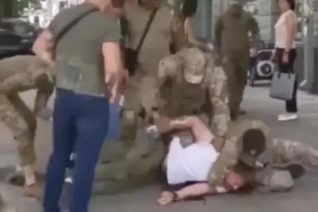 "До последнего украинца": Киев готовит мобилизацию пенсионеров, врачей и даже военкомов