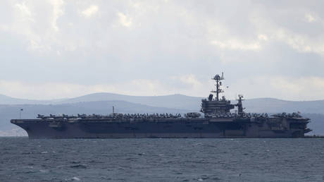 Третий за месяц: американский истребитель F/A-18 упал за борт авианосца в Красном море