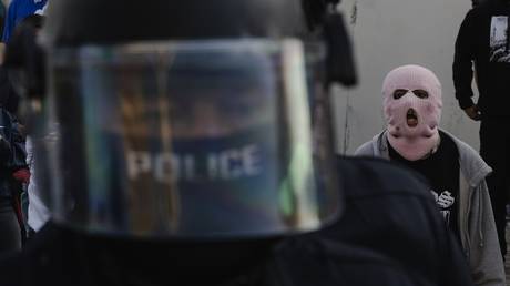 Опрос показал: 40% американцев считают гражданскую войну вероятной в ближайшее десятилетие