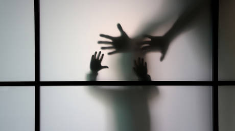 Заговор молчания: как жертвы ритуального насилия замалчиваются в религиозных и политических кругах