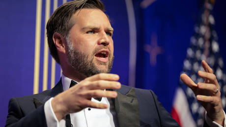 Бывшая администрация потратила $300 млрд на конфликт в Украине" – заявил вице-президент США