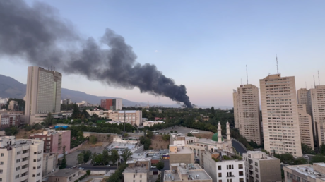 Атака на штаб-квартиру иранского телеканала: вещание продолжается, несмотря на удар