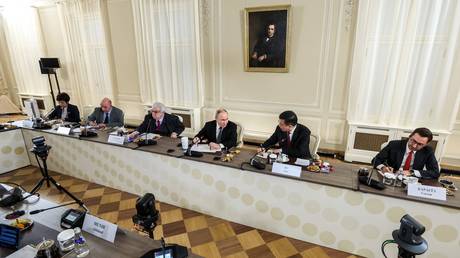 Поздняя ночь с Путиным: ключевые моменты ночной пресс-конференции на ПМЭФ-2025