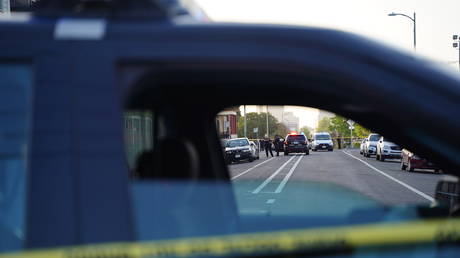 Политическое убийство в Миннесоте: переодетый в полицейского стрелок убил депутата-демократа и её мужа