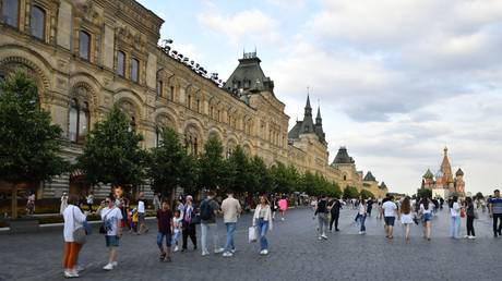 Отношение россиян к США улучшилось, но остаётся негативным – опрос