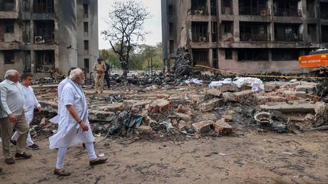 Премьер-министр Индии посетил место катастрофы Boeing 787 в Ахмедабаде