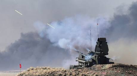 Путин: российские ПВО уничтожили 80 000 воздушных целей, включая 7 500 высокоточных ракет