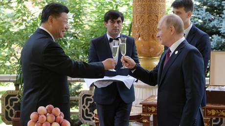 Путин поздравляет Си с днем рождения - Кремль